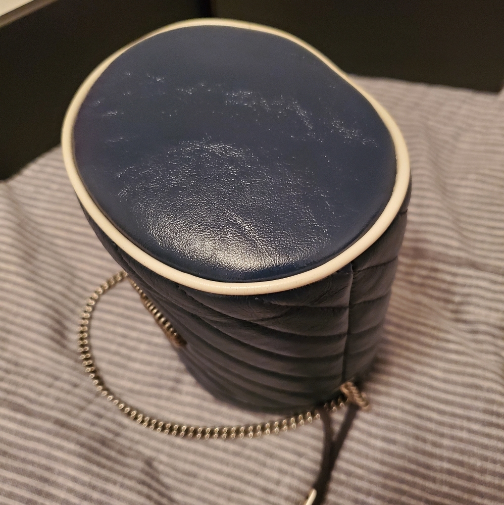 [SOLD] Gucci limited edition bucket bag - Picture 9 of 16